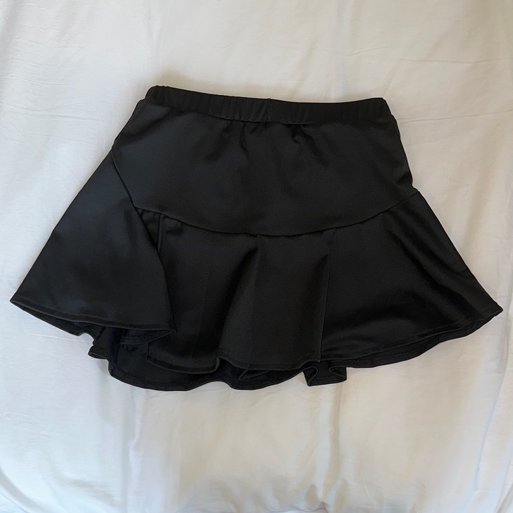 Black skater skirt with shorts. Shein. XS